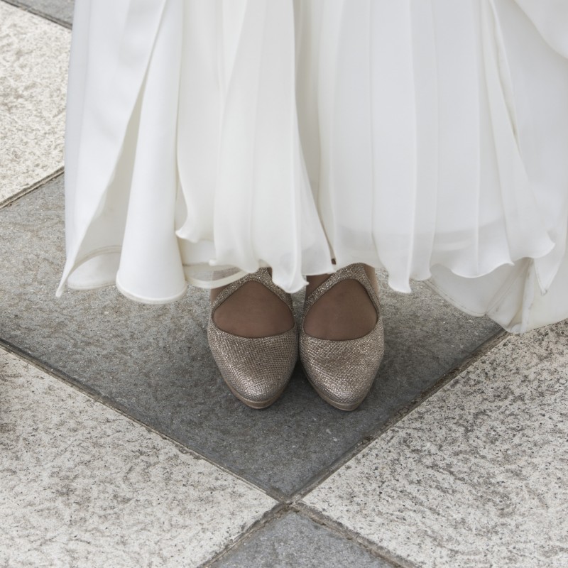 zapatos de mujer en glitter y tejido de fantasia con tacon de 8 cm