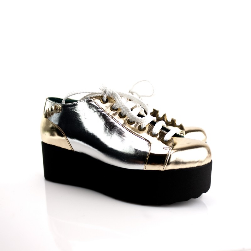 sneakers en piel metalizada espejo oro y plata con plataforma
