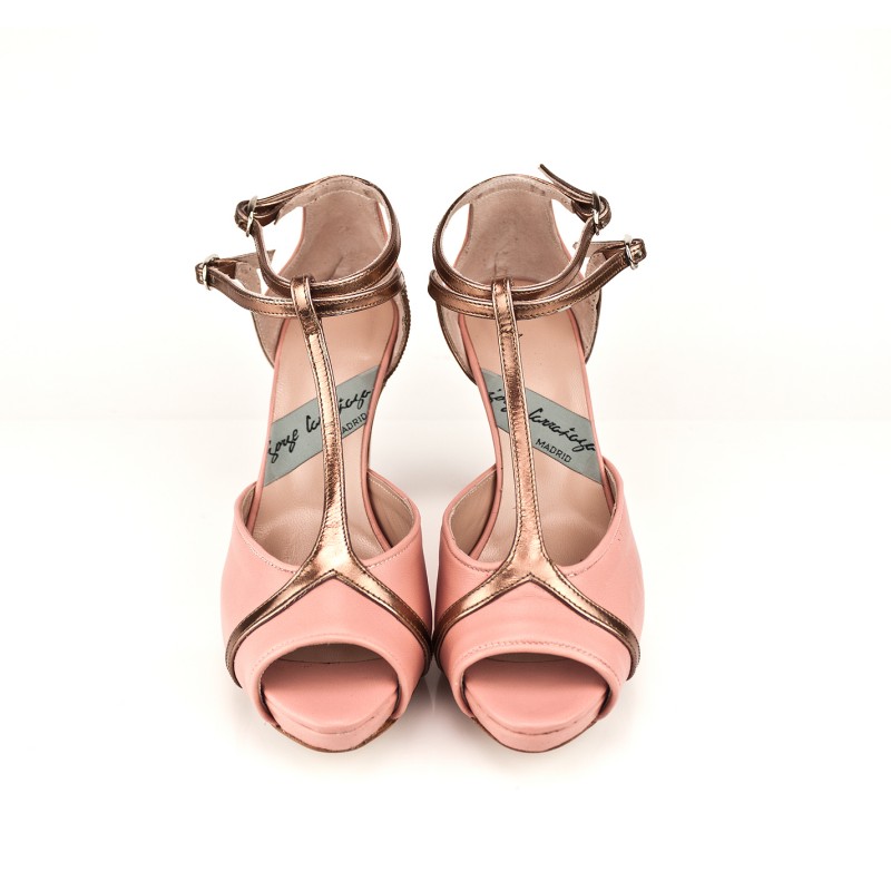 zapatos peeptoe de novia en piel rosa con plataforma y tacon de 9 cm y doble pulsera