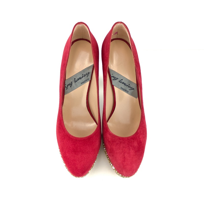 zapato-salon-mujer-en ante rojo con plataforma y tacon de 11 cm en glitter dorado