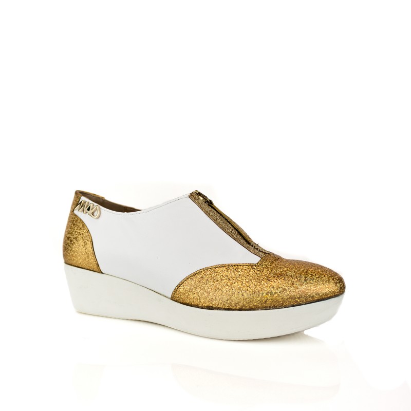 zapatos deportivas estilo urbano casual en piel blancos y glitter dorado oro, cremallera en empeine y plataforma