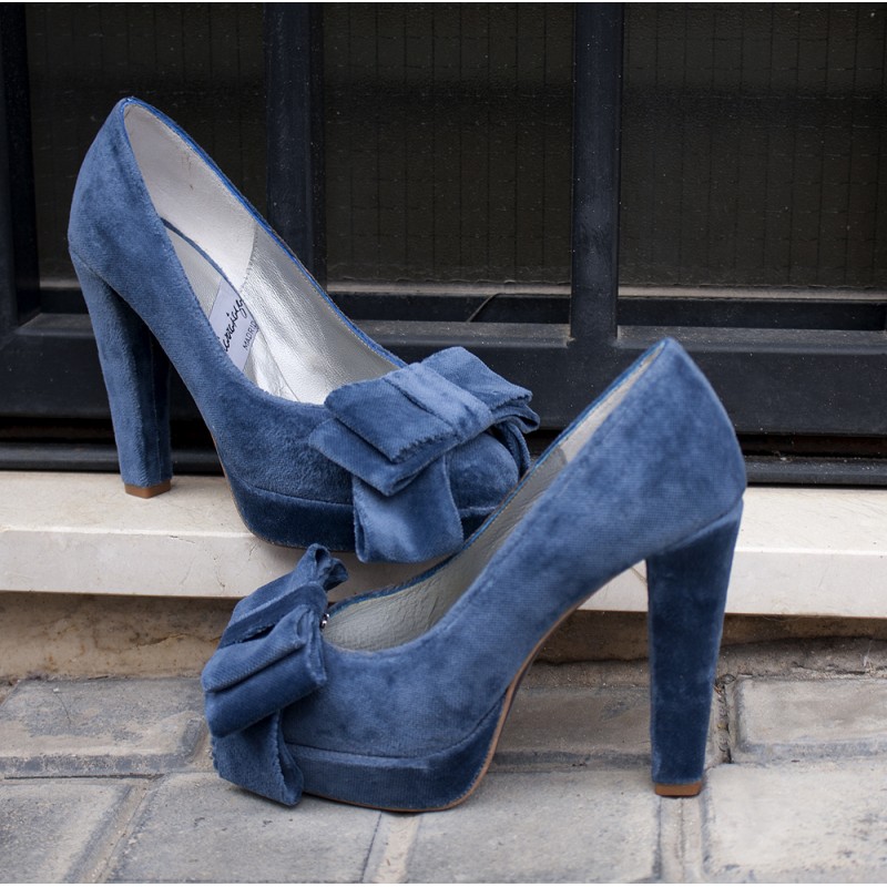 lazo-grande-zapatos-terciopelo-azul