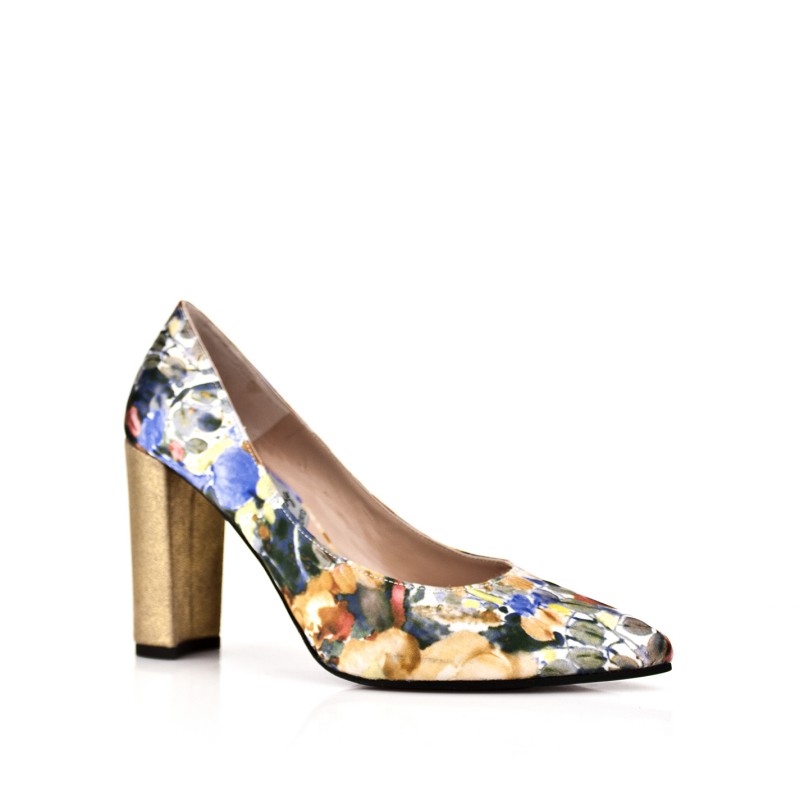 zapatos salon stiletto con estampado de flores y tacon ancho en piel metalizada oro de 8 cm