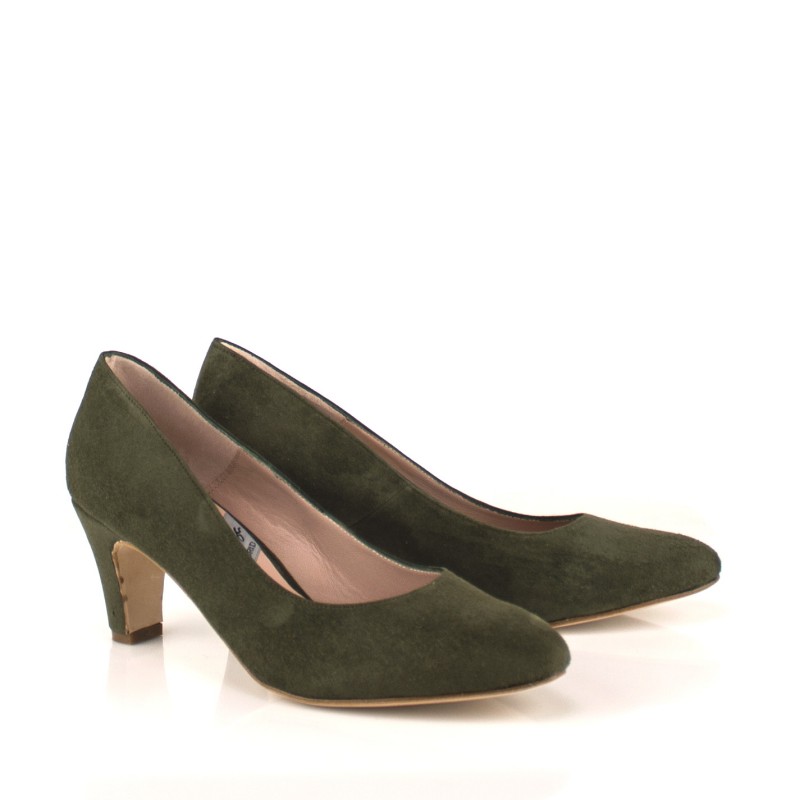 zapatos salon de mujer en ante verde con tacon de 6 cm