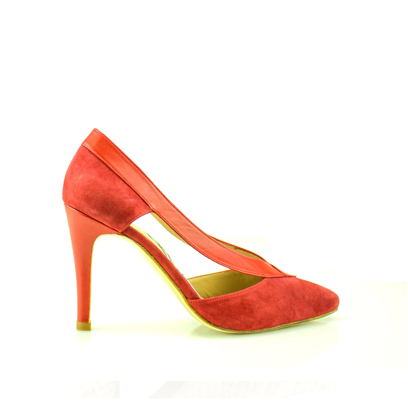 zapatos de fiesta salon mujer rojos en ante y con tacon de 8 cm