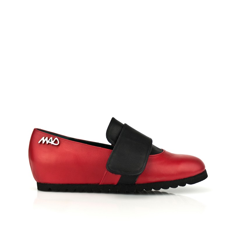 Zapatos unisex niños y adultos en piel color rojo y negro cierre belcro suela goma color cuero